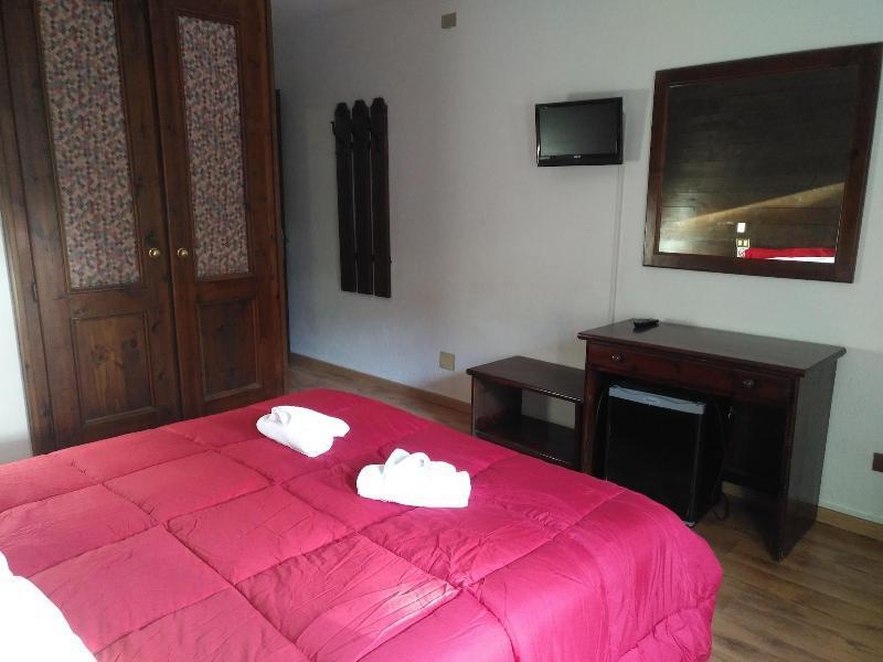 Hotel I Larici บาร์โดเนกเกีย ภายนอก รูปภาพ