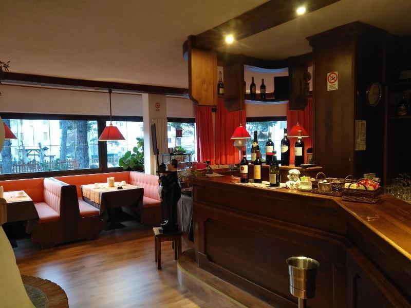Hotel I Larici บาร์โดเนกเกีย ภายนอก รูปภาพ