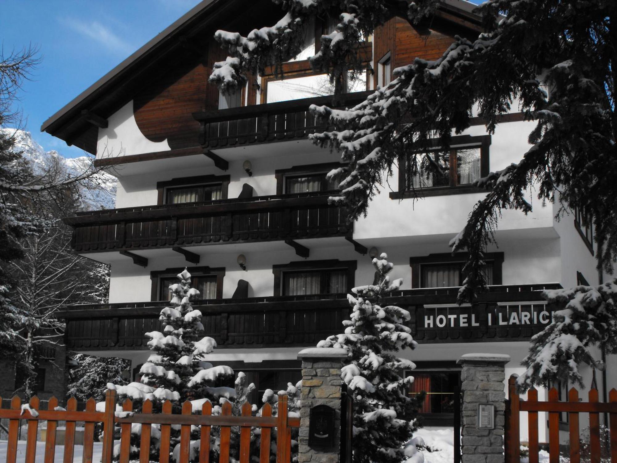 Hotel I Larici บาร์โดเนกเกีย ภายนอก รูปภาพ