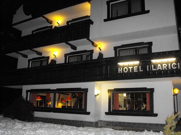 Hotel I Larici บาร์โดเนกเกีย ภายนอก รูปภาพ