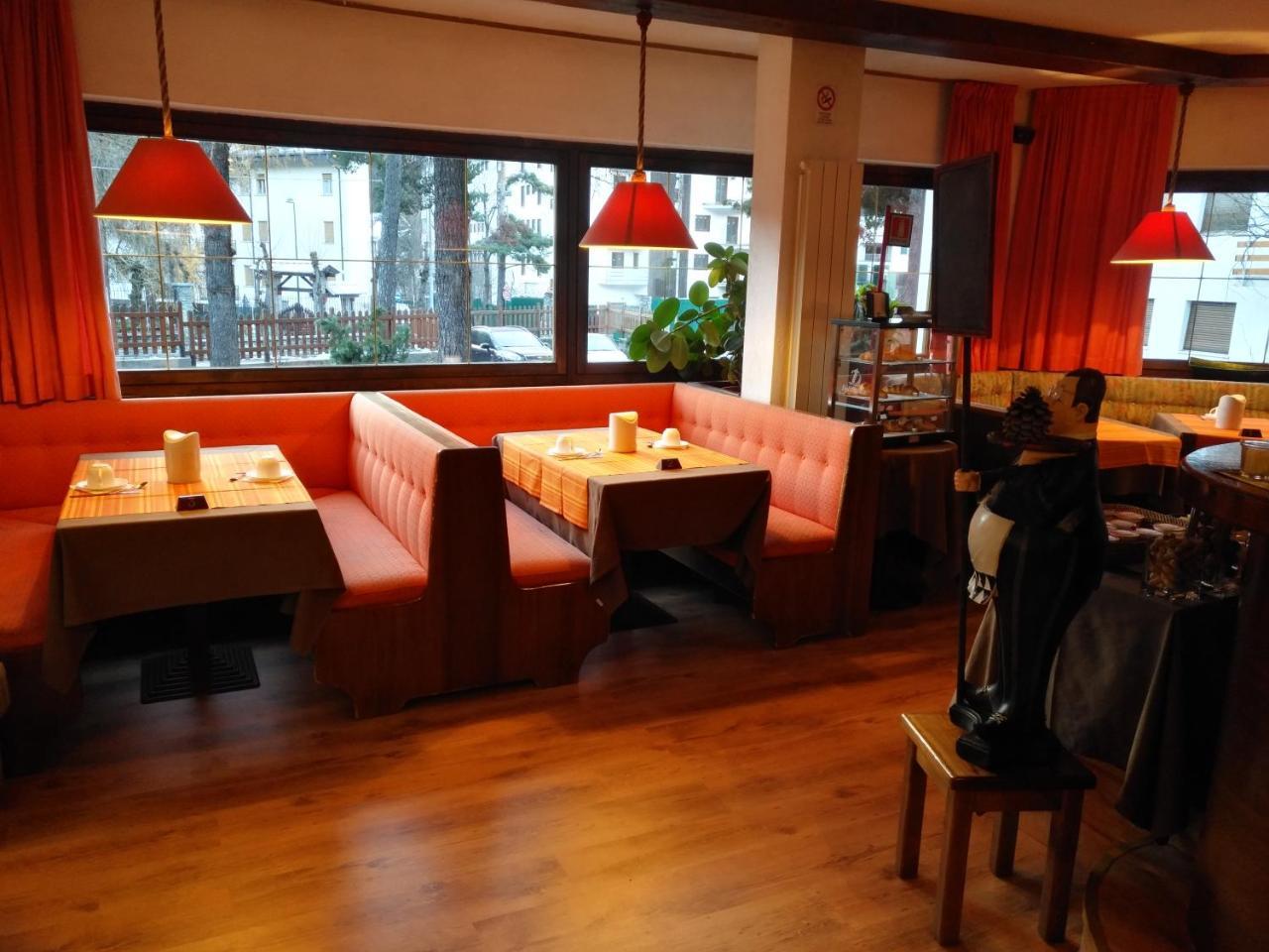 Hotel I Larici บาร์โดเนกเกีย ภายนอก รูปภาพ