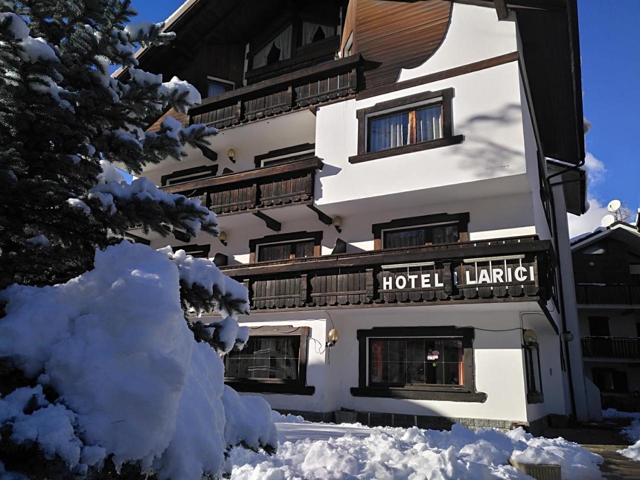 Hotel I Larici บาร์โดเนกเกีย ภายนอก รูปภาพ
