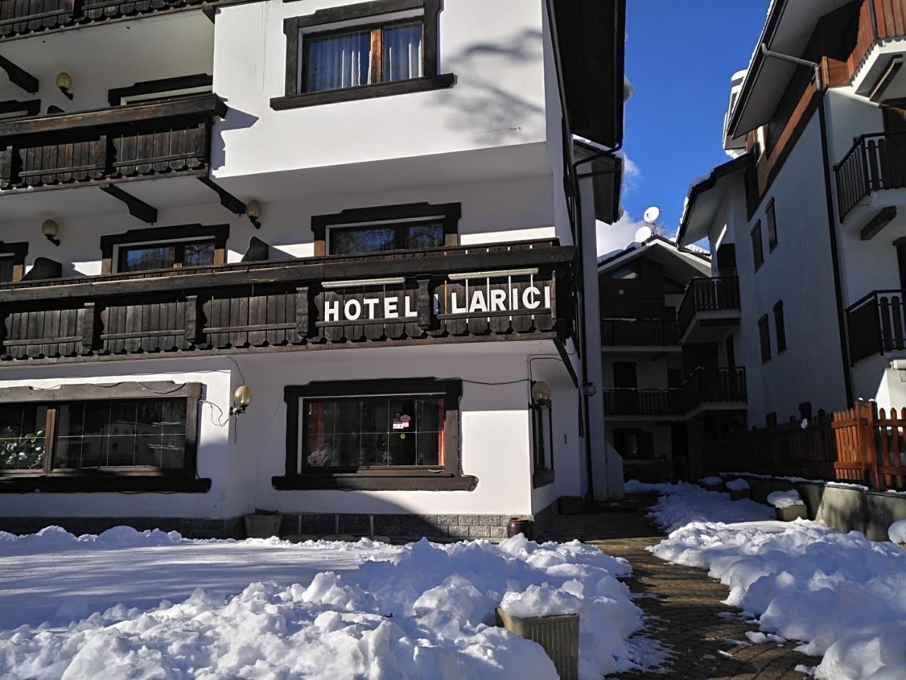 Hotel I Larici บาร์โดเนกเกีย ภายนอก รูปภาพ