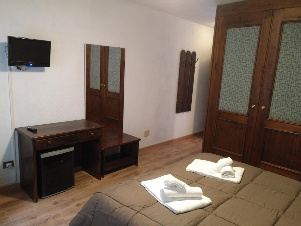 Hotel I Larici บาร์โดเนกเกีย ภายนอก รูปภาพ