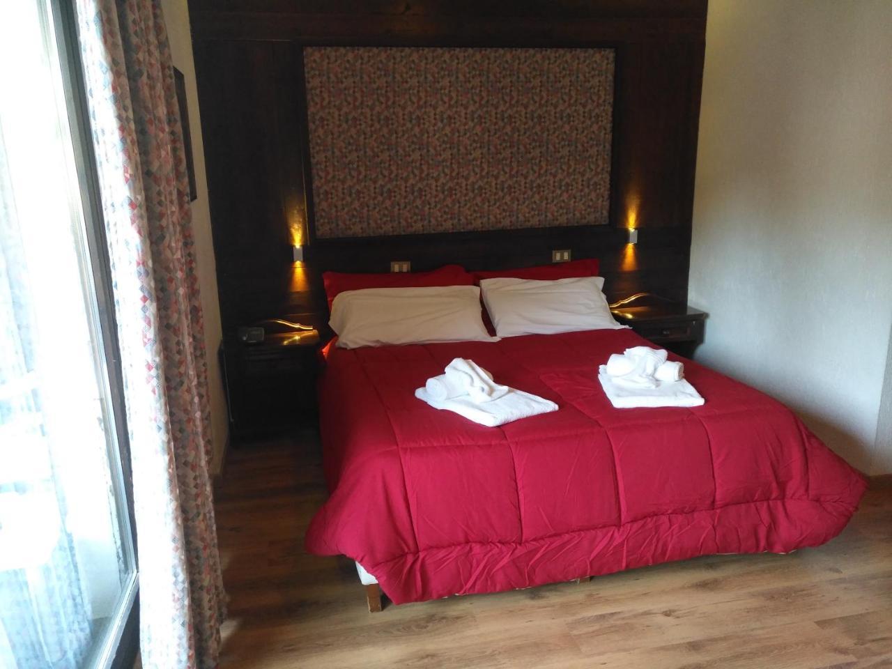Hotel I Larici บาร์โดเนกเกีย ภายนอก รูปภาพ