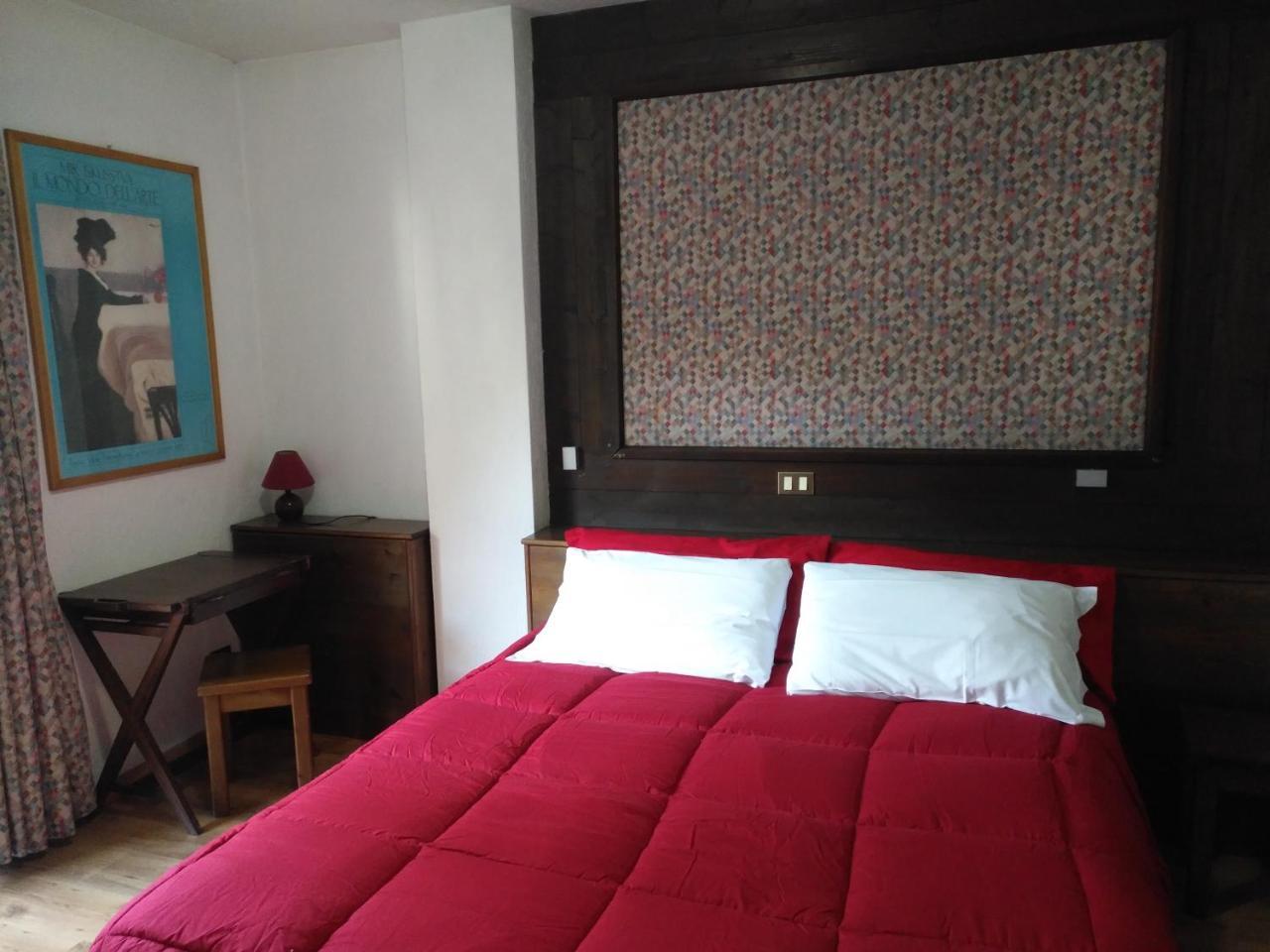 Hotel I Larici บาร์โดเนกเกีย ภายนอก รูปภาพ