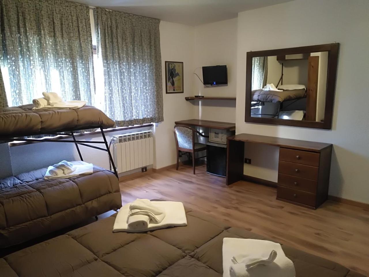 Hotel I Larici บาร์โดเนกเกีย ภายนอก รูปภาพ